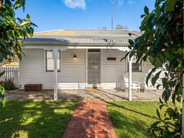 Country Charmer In Town 1026m2