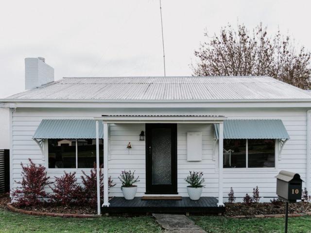 COUNTRY CHARMER RENOVATED COLERAINE COTTAGE