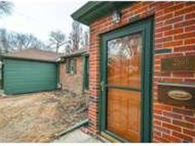 Country Club 2 Bed 2 Bath Charmer