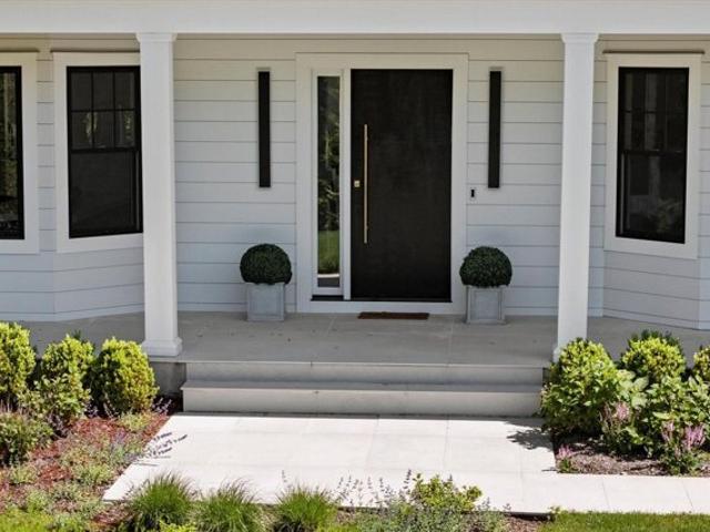 Country Club Dr, Southampton, Home For Sale