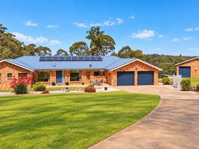 Country Coastal Living, Horse Facilities and Exceptional Shedding