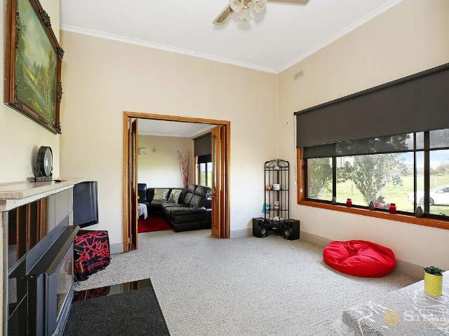 Country Comfort with a Beautiful Outlook