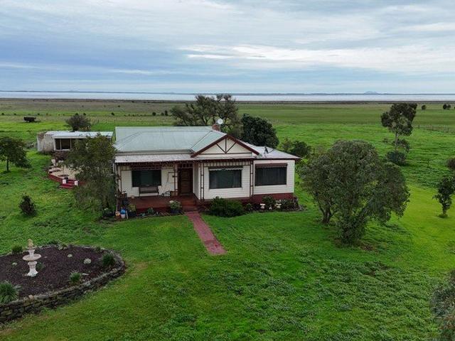 Country Comfort with a Beautiful Outlook