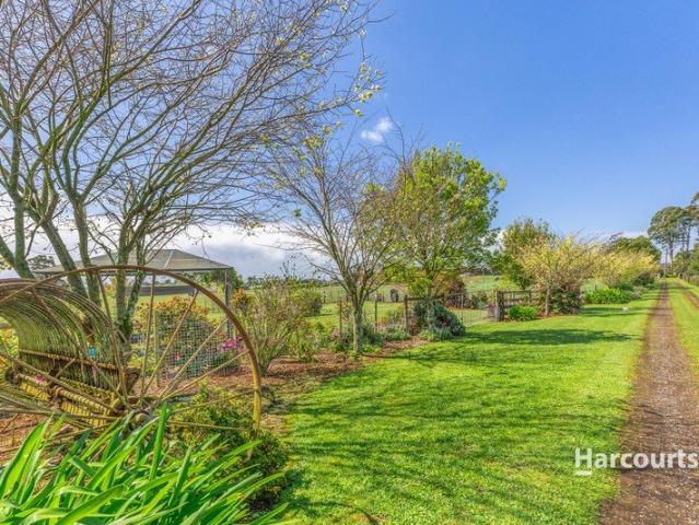 Country Comfort with Sweeping Rural Views