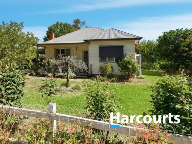 Country Cottage on 3534m2