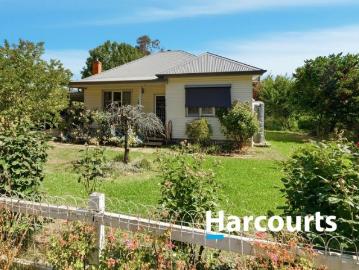 Country Cottage on 3534m2