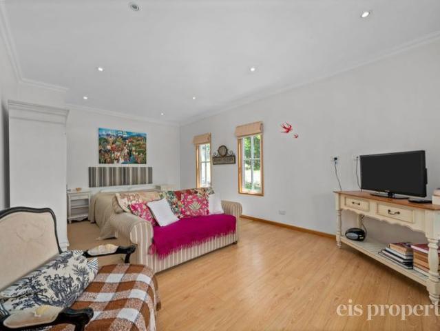 Country Cottage With Utilities Included