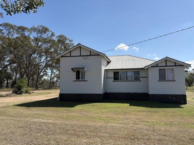 Country Cottage with Acres