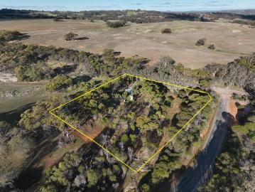 Country Escape with Shed, Solar & Nearly 2 Acres