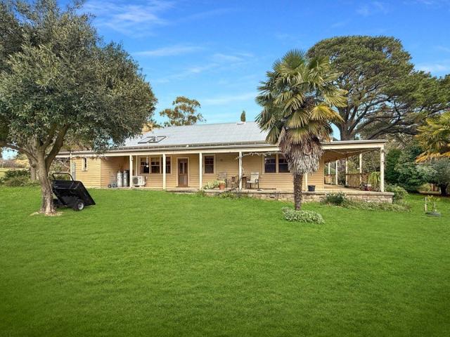 Country family home on 4 acres in Boho SOuth