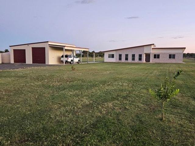 Country Family Living On 2.8 Acres Close to Town