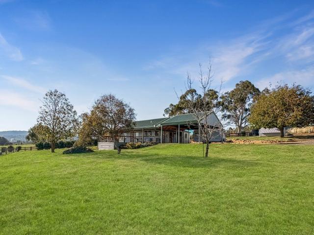 Country Farm Cottage with Scenic Views