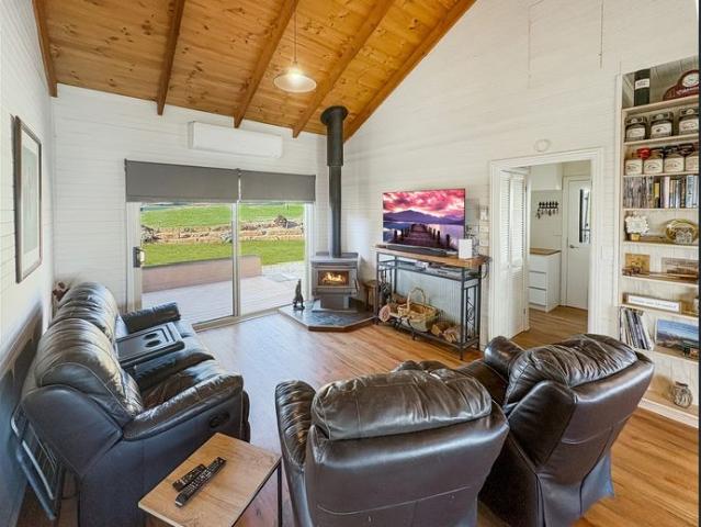 Country Farm Cottage with Scenic Views