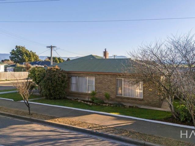 Country feel, space to grow, shed for the serious hobbyist