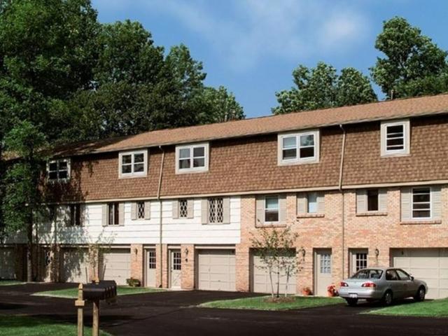 Country Hills Townhomes & Apartments