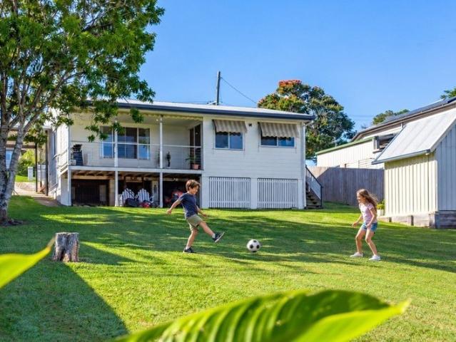 Country Home on 1,012sqm in one of Cooroy's Best Streets