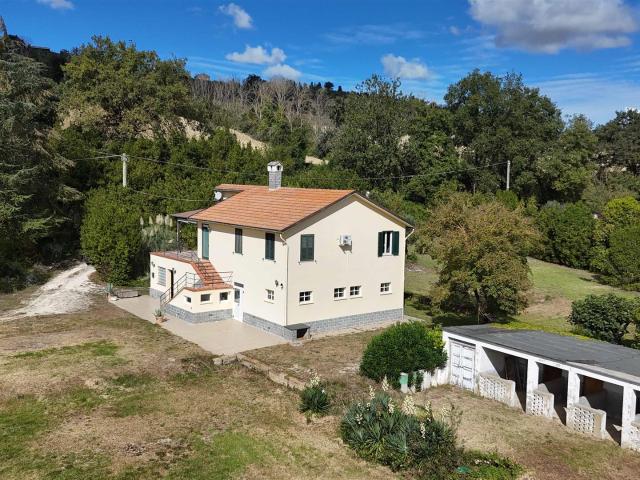 Country house in Torre San Patrizio 240m² Torre San Patrizio