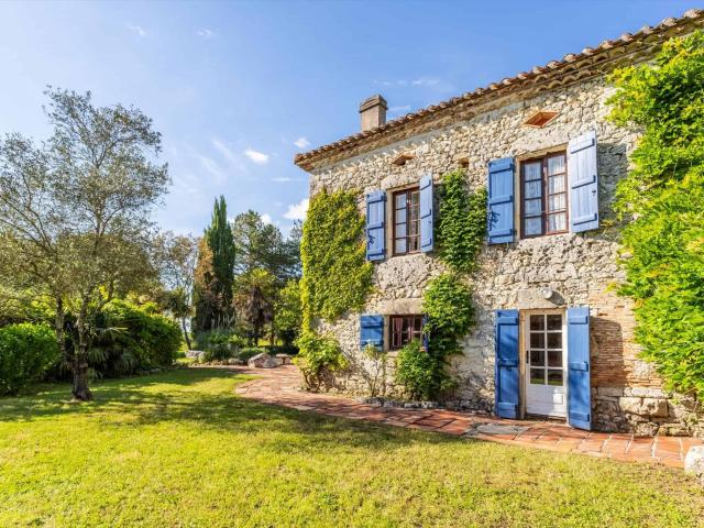 Country house with annexe, pool and land 104m² Roquecor