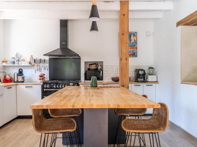 Country house with garage, annexe and outbuildings 207m² Saint Loup