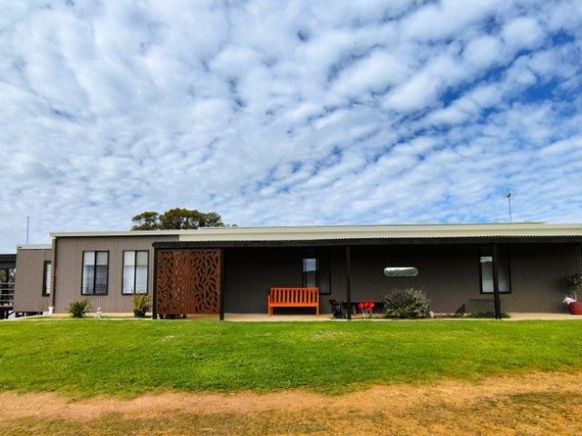 Country Life Style, Just 6 minutes from the heart of Grenfell, NSW Space. Lifestyle. Convenience