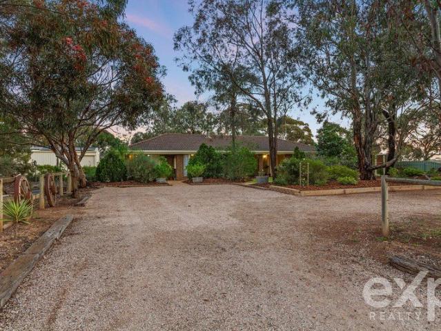 Country Lifestyle Today Opportunity 2 Homes, 4.3A and Zoned Residential