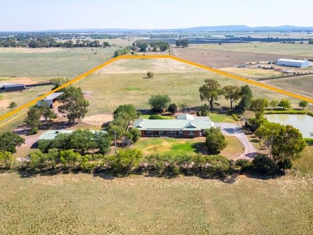 COUNTRY LIFESTYLE WITH CONVENIENCE