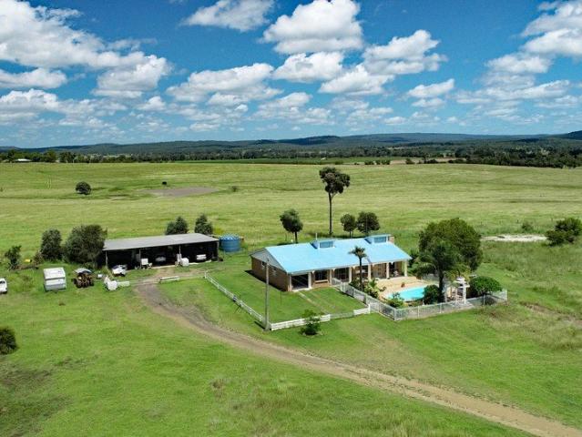 Country Lifestyle with Town Convenience