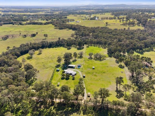 Country lifestyle with town convenience