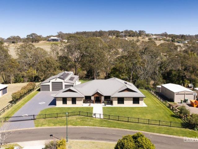 Country Lifestyle but close to the city!