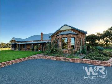 COUNTRY LIFESTYLE LIVING WITH SPACE, COMFORT & VIEWS
