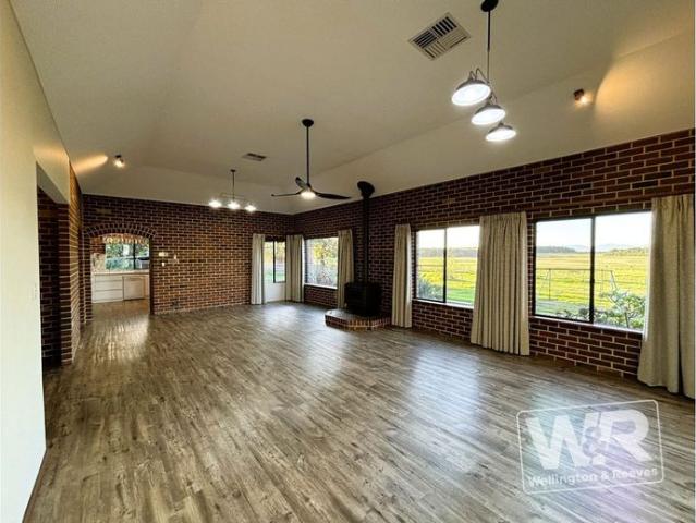 COUNTRY LIFESTYLE LIVING WITH SPACE, COMFORT & VIEWS