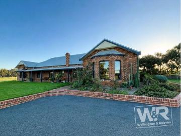 COUNTRY LIFESTYLE LIVING WITH SPACE, COMFORT & VIEWS