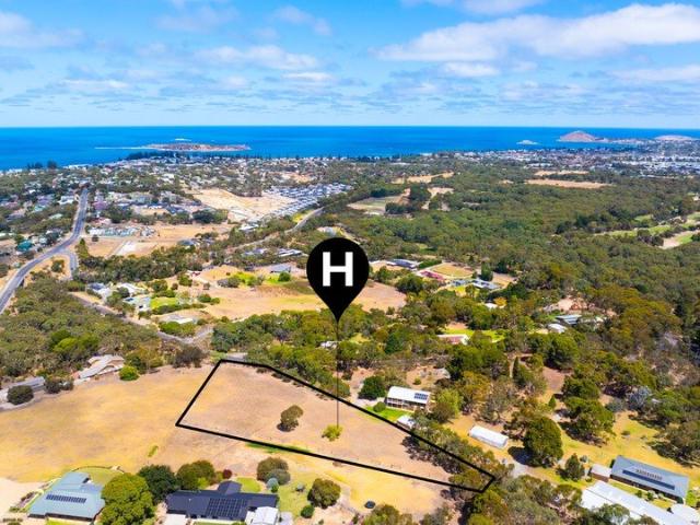 Country Lifestyle moments from town with Iconic South Coast Scenery