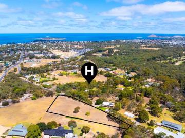 Country Lifestyle moments from town with Iconic South Coast Scenery