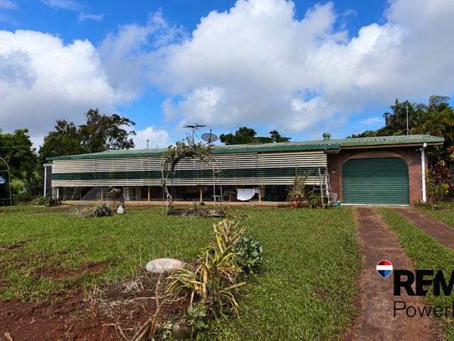 Country Lifestyle on 3.3 Acres Room for the Whole Family!