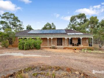 COUNTRY LIFESTYLE ON APPROX. 20 ACRES