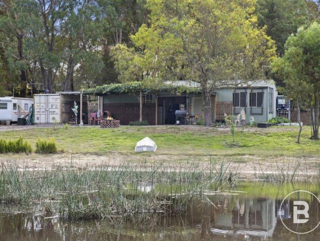 COUNTRY LIFESTYLE OPPORTUNITY ON 5 ACRES APPROX