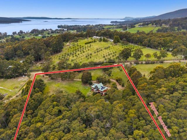 Country lifestyle property on 6.4 acres