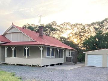 Country Lifestyle Renovated Home on Acreage!