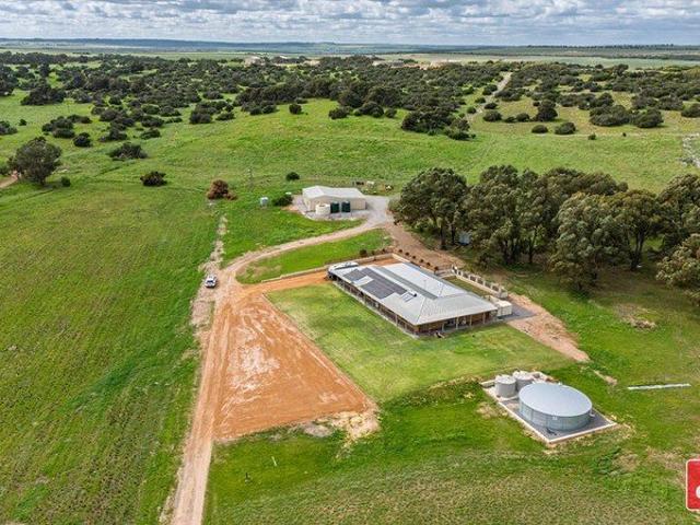 Country Living, 5 minutes from the Coast