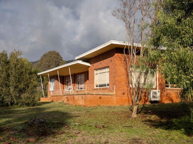 COUNTRY LIVING 3 BEDROOM FARMHOUSE