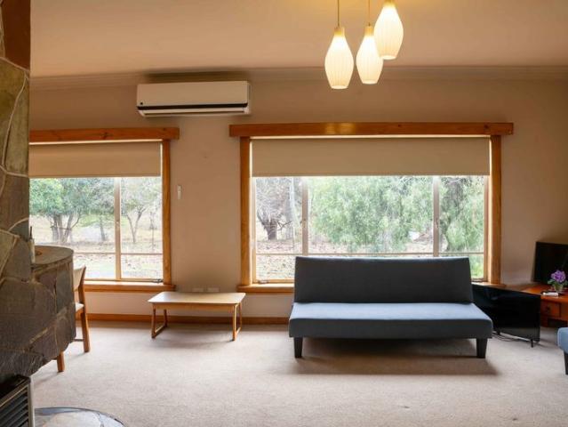 COUNTRY LIVING 3 BEDROOM FARMHOUSE