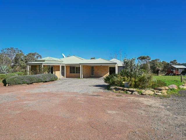 COUNTRY LIVING WITH BREATHTAKING VIEWS IN BEAUTIFUL BULLSBROOK