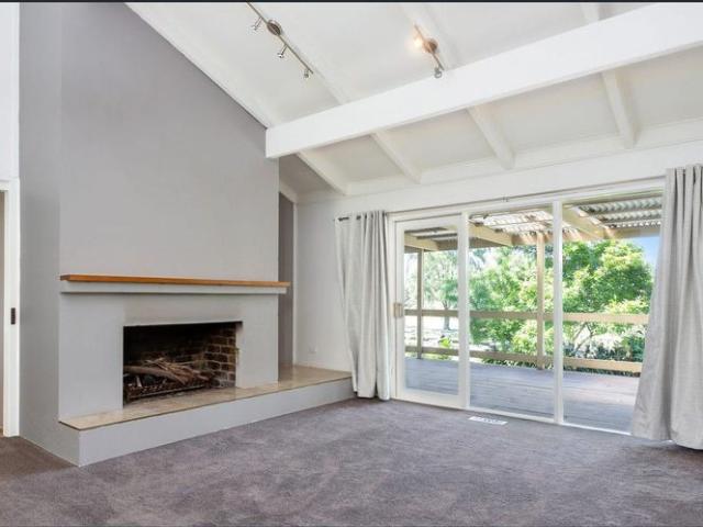 Country Living with Convenience – Spacious Family Home & Self Contained Unit