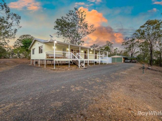 Country Living with Creek Frontage & Beautiful Views