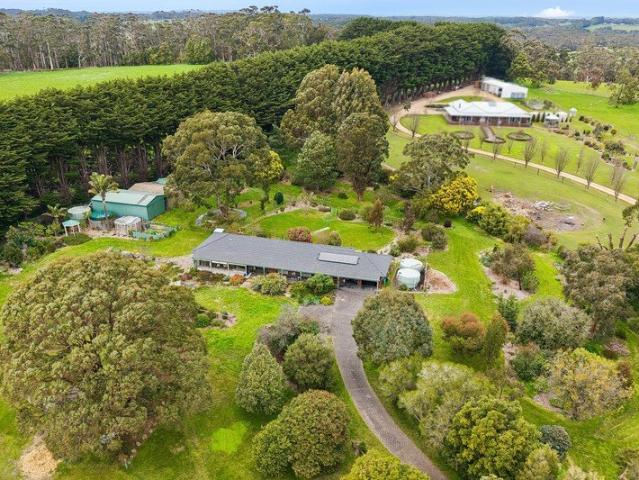 Country Living with Panoramic Views, Space & Sustainability