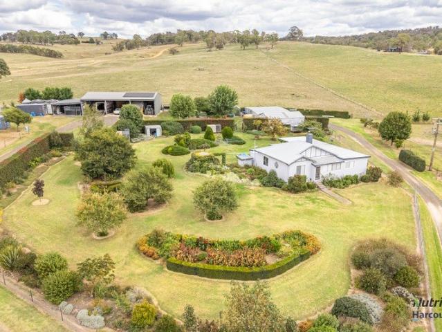 Country Living with Rare Future Flexibility