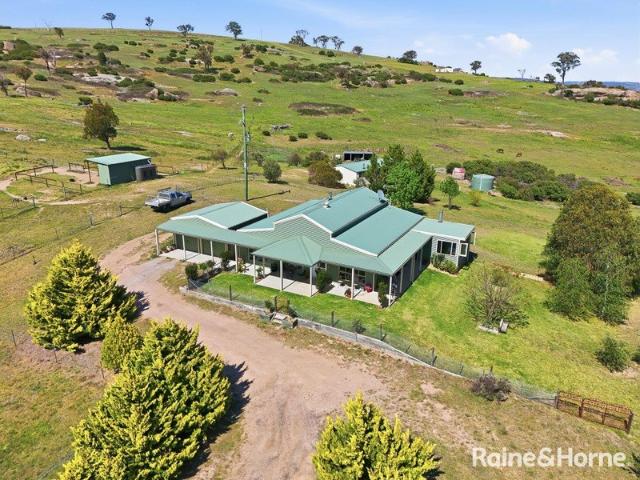 COUNTRY LIVING WITH STUNNING VIEWS