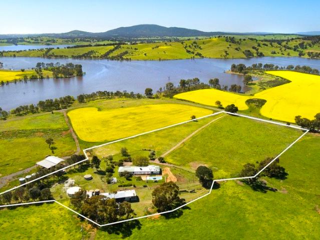Country Living with Stunning Views, 8 Acres of Serenity Above Lake Cairn Curran