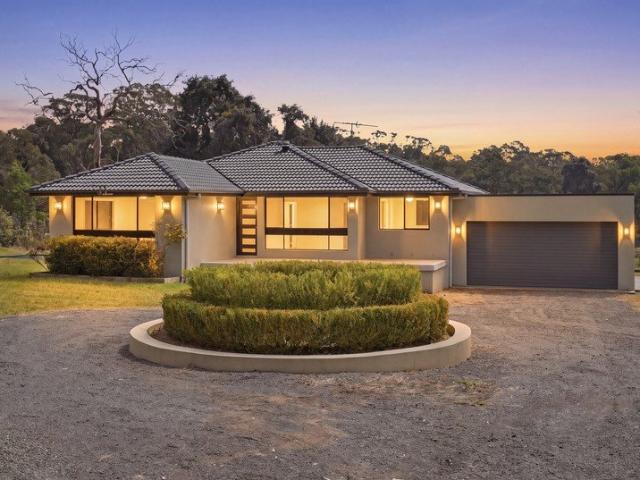 COUNTRY LIVING WITH SPACE, PRIVACY & CHARM